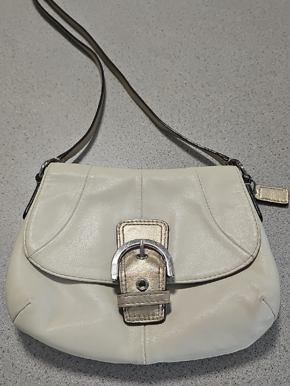 Vintage Cream Coach Shoulder Bag. Cream Side Pocket. Buckle Flap Closure